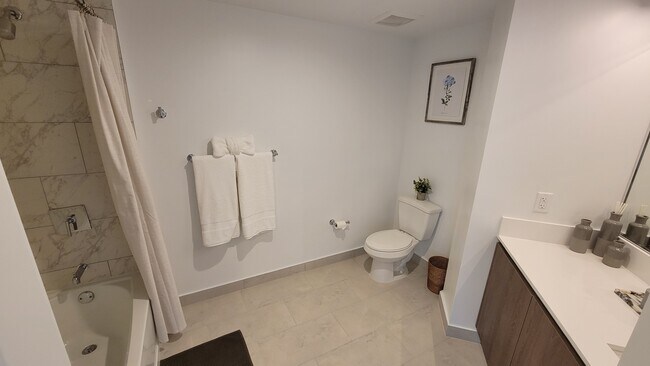 Foto del edificio - 2490 NE 182nd St