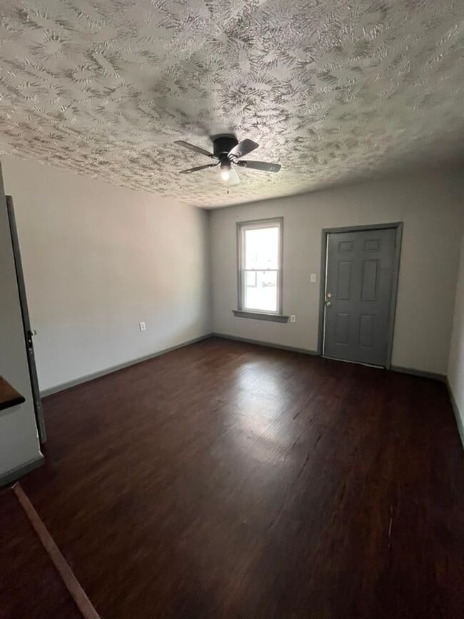 Building Photo - 3926 Decoursey Ave