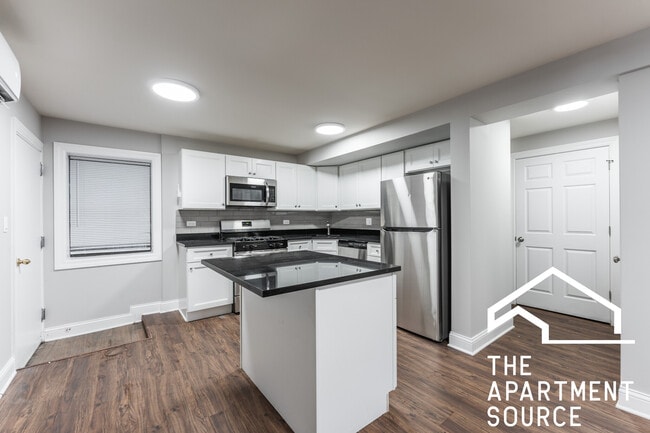 Foto del edificio - 5746 N Winthrop Ave
