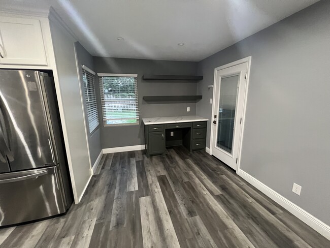 Building Photo - 317 Parkwood Dr