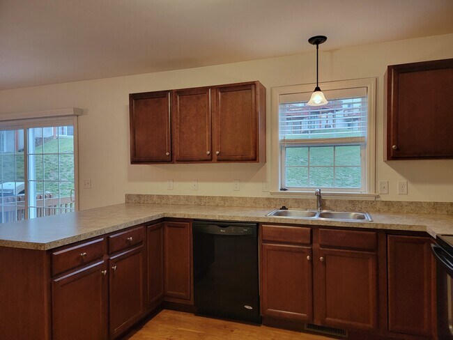 Foto del edificio - 647 Winding Ln