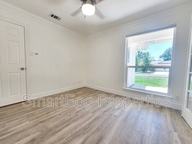Building Photo - 4802 Gray Fox Dr