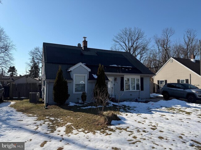 Building Photo - 127 Dory Ct