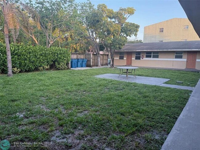Foto del edificio - 921 SW 15th Terrace