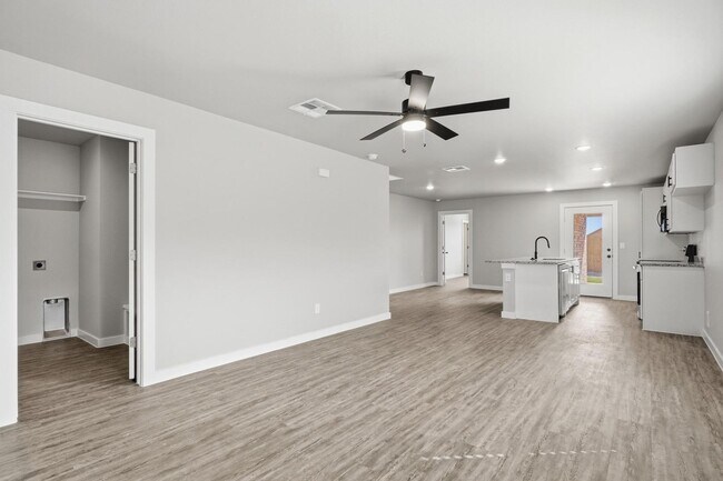 Foto del edificio - Minutes from the Stargate Project – Brand-New Living Awaits