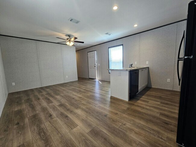 Foto del edificio - 553 Suwanee Dr