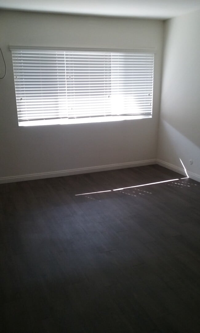 Building Photo - 3293 Cahuenga Blvd W