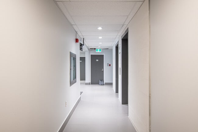 Building Photo - 401 West Street North