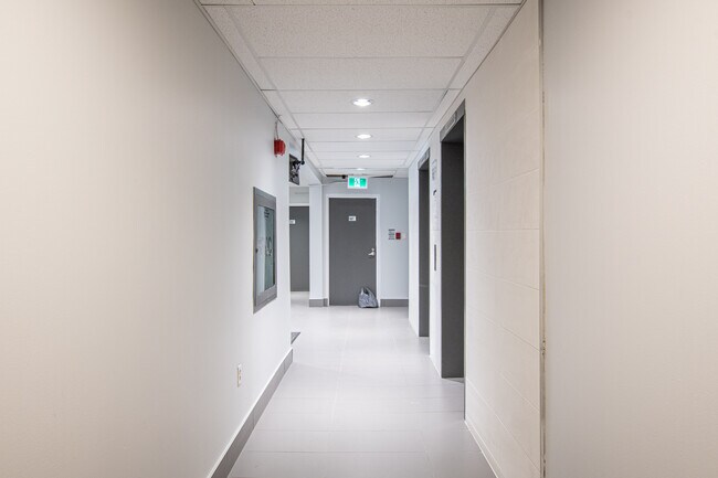 Photo du bâtiment - 401 West Street North