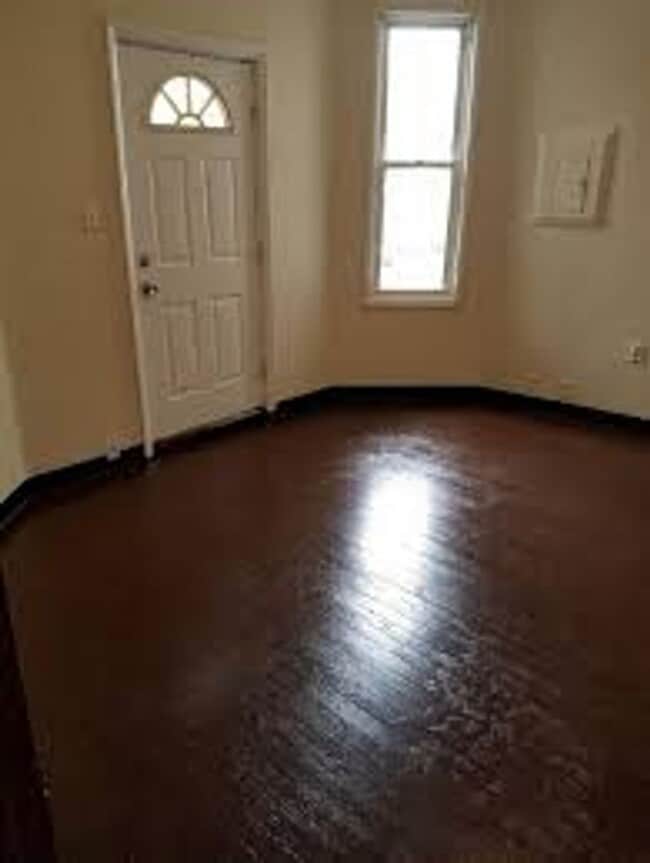 Foto del edificio - 409 Forest Ave