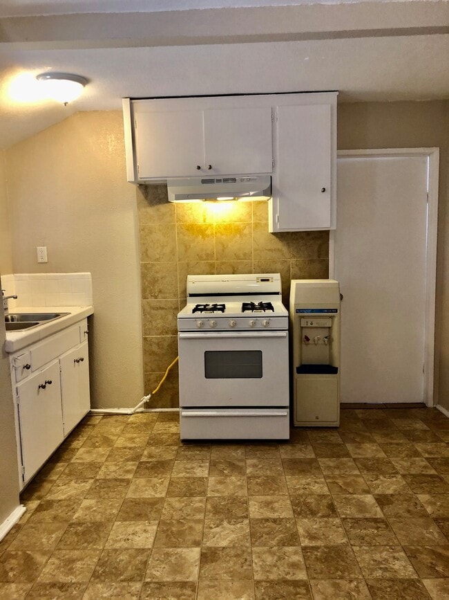 Foto del edificio - 606 W 4th Ave