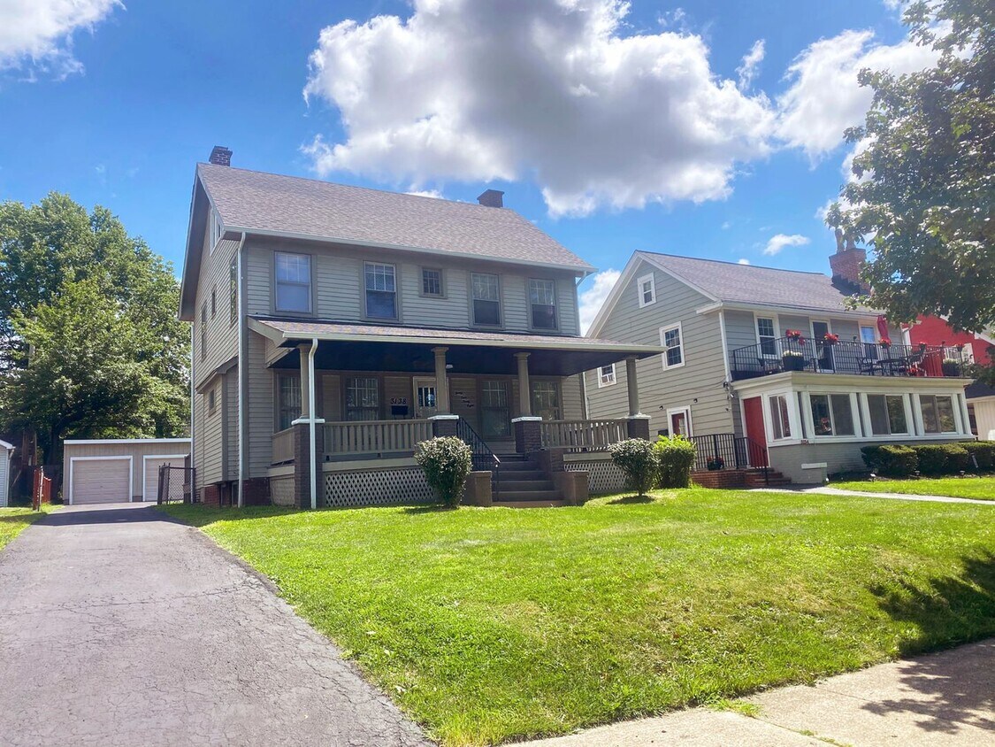 Primary Photo - 4 Bed - 1 Bath Colonial for Rent w/ Finish...