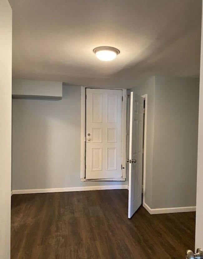 Foto del edificio - 345 S Front St