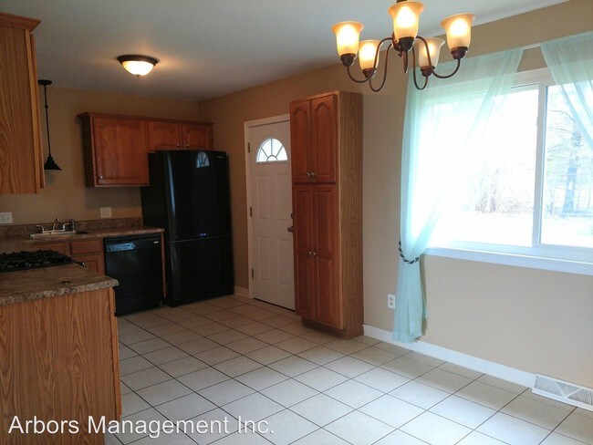 Building Photo - 447 Alpine Village Dr