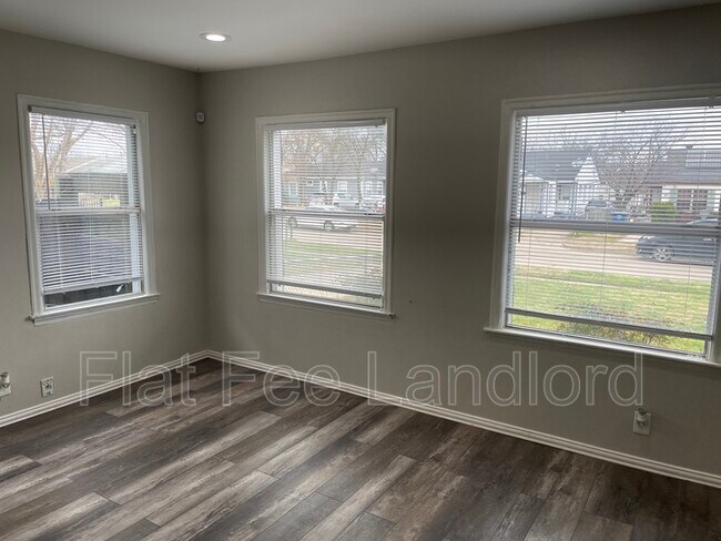 Building Photo - 4002 Walker St