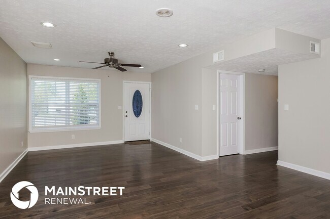 Foto del edificio - 5411 Laureltree Pl
