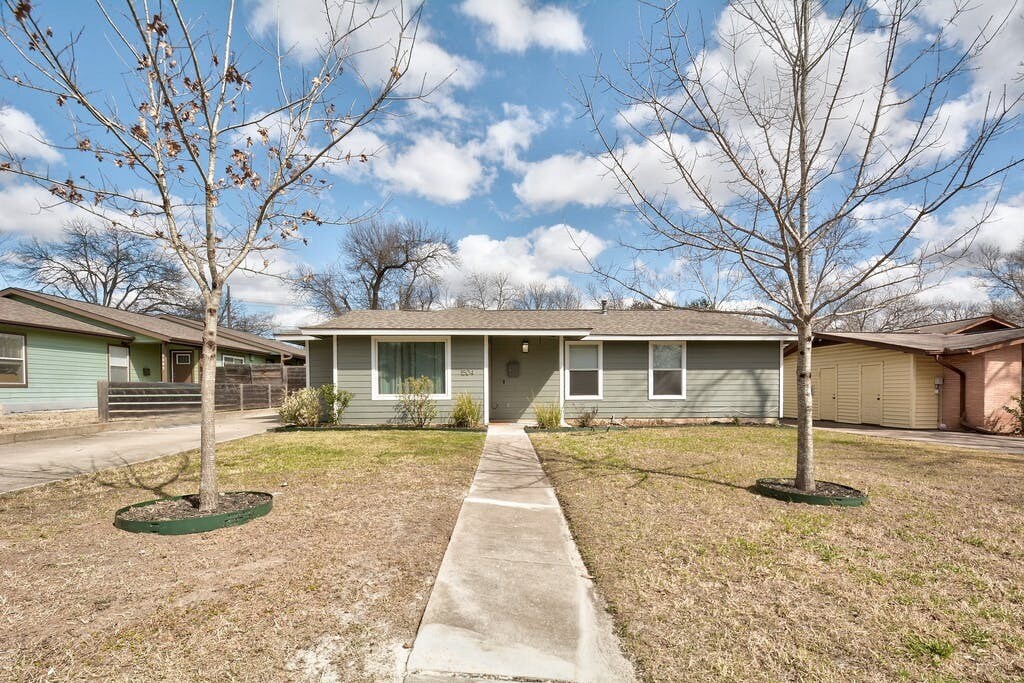 1504 Cloverleaf Dr, Austin, TX 78723 House for Rent in Austin, TX