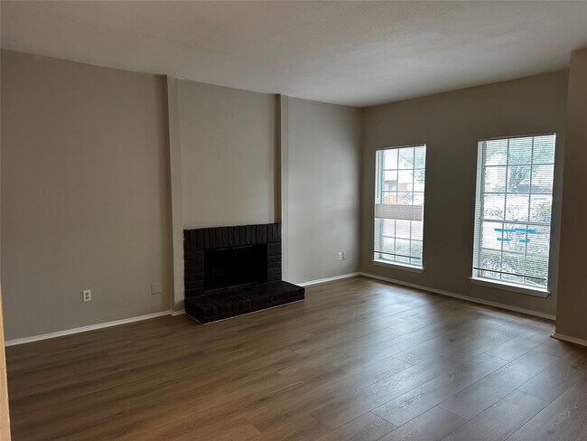 Foto del edificio - 11710 Southlake Dr