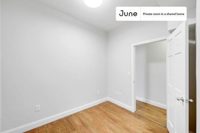 Building Photo - Private bedroom in 4 bed/1 bath Home