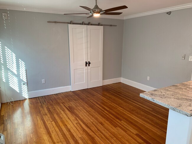 Foto del edificio - Studio Bed/1 Bath - Unit 17