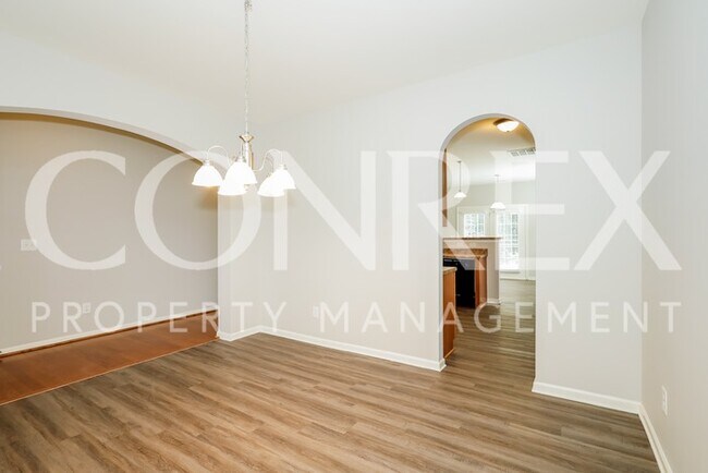 Building Photo - Charming 4 Bedroom Home