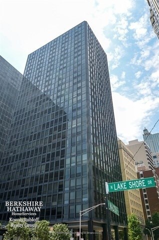 Primary Photo - 910 N Lake Shore