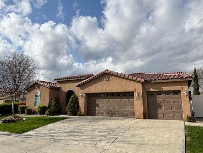 Foto del edificio - 14802 Yellow Lupine Dr