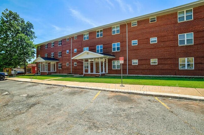 Building Photo - 710 Culbertson Dr - 4
