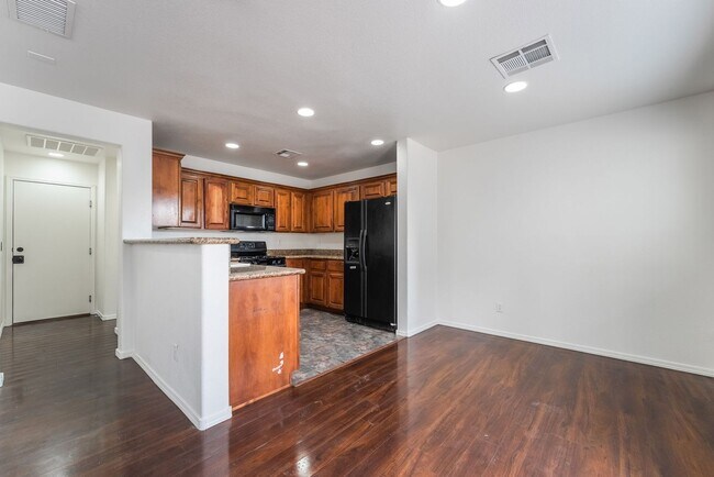 Building Photo - Spacious Two-Story with Modern Comforts!