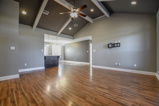 Building Photo - Luxurious 3BD/2BA Home with Premium Featur...