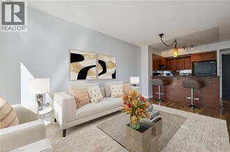 Building Photo - 230 King St E