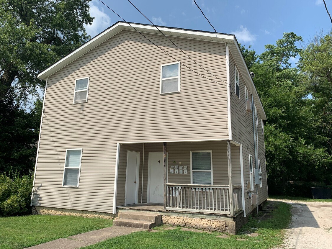 Primary Photo - 1339 N Lyon Ave