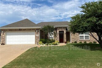 Building Photo - 3100 SW Tunica Ave