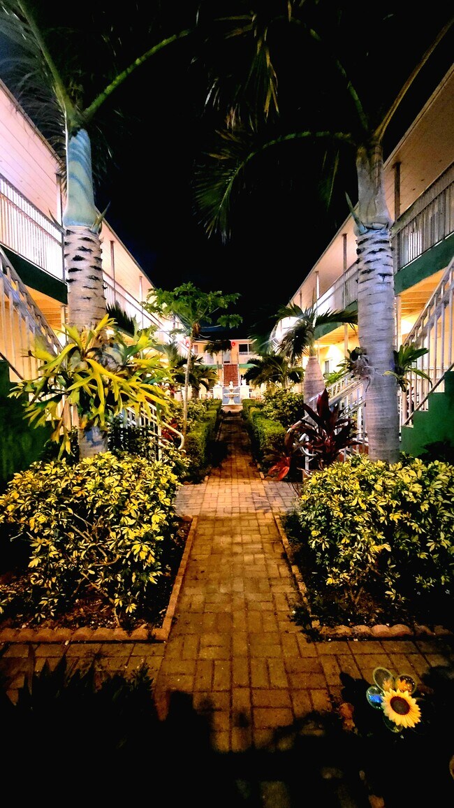 Foto del edificio - 7400 Harding Ave