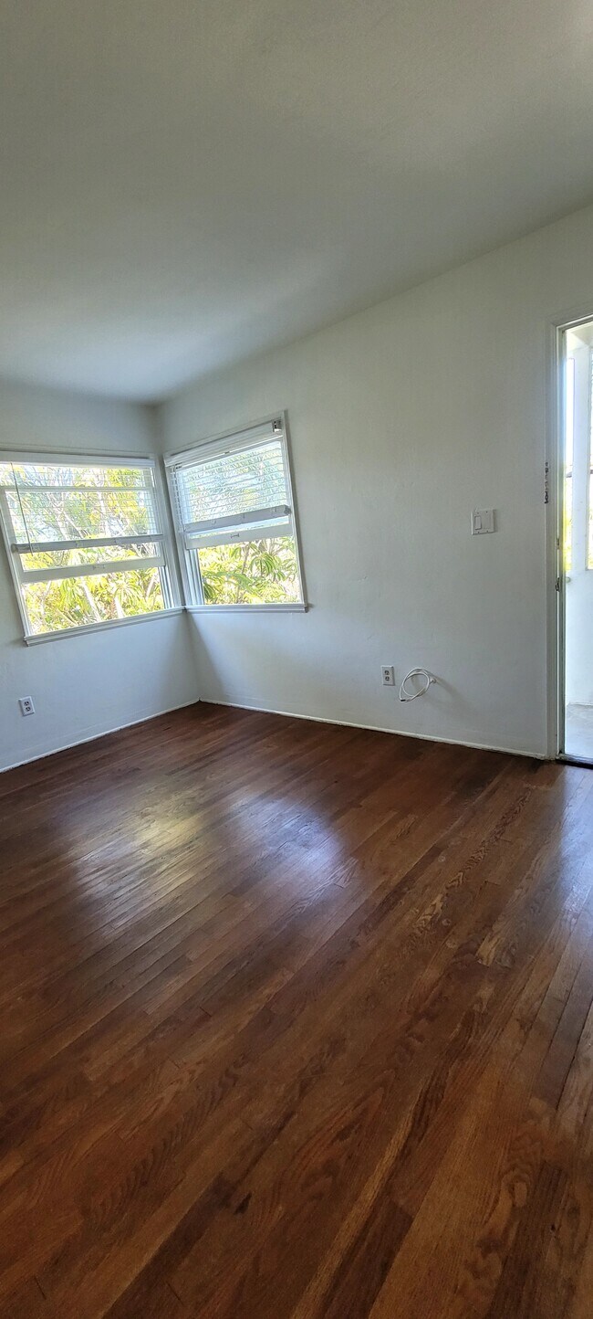 Foto del edificio - 4313 Mentone St