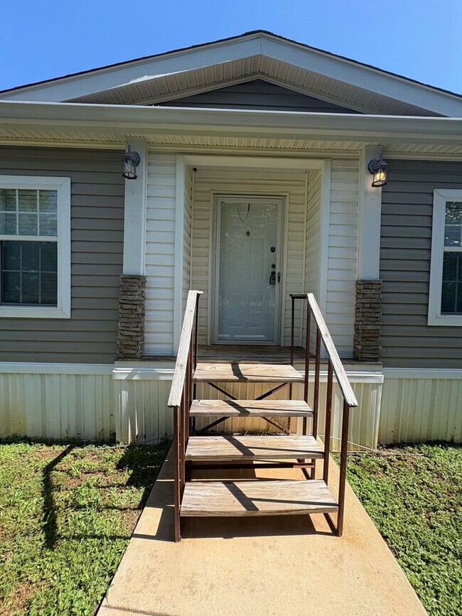 Building Photo - Newton/Wicksburg!!!