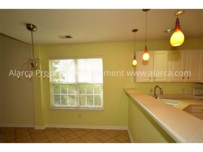 Foto del edificio - 10328 Flatstone Road Charlotte NC 28213