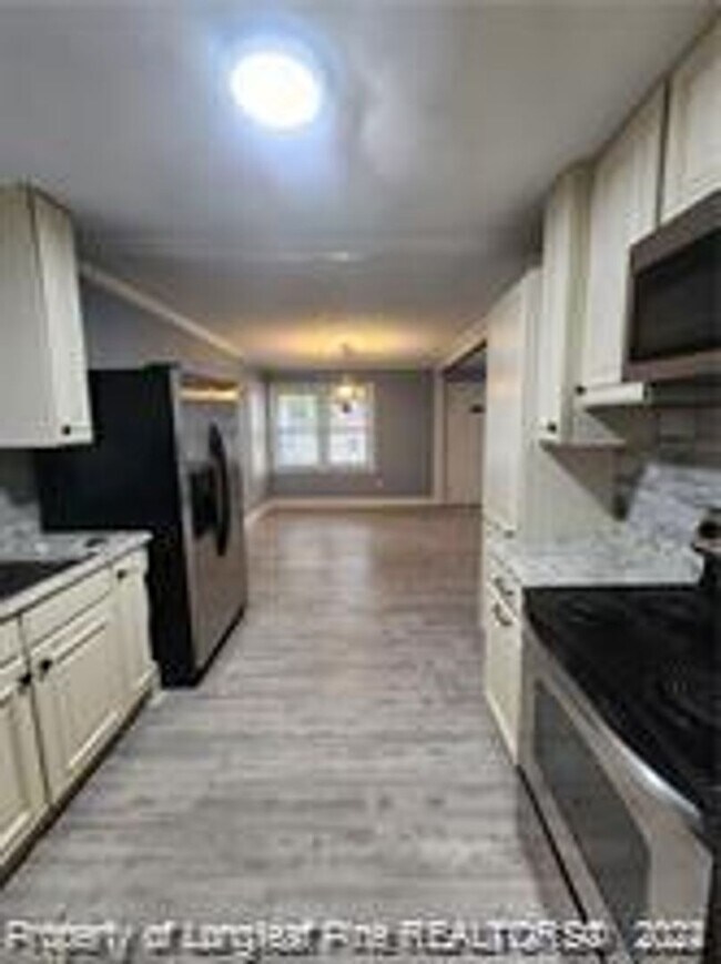 Foto del edificio - 5100 Redwood Dr