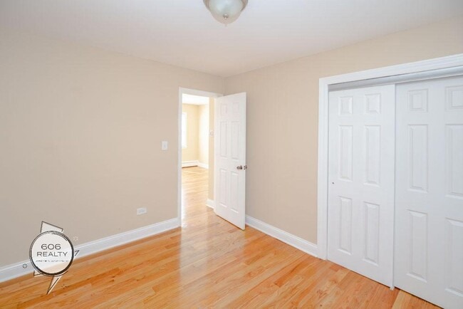 Foto del edificio - Bright and Sunny Cicero Apts Available!
