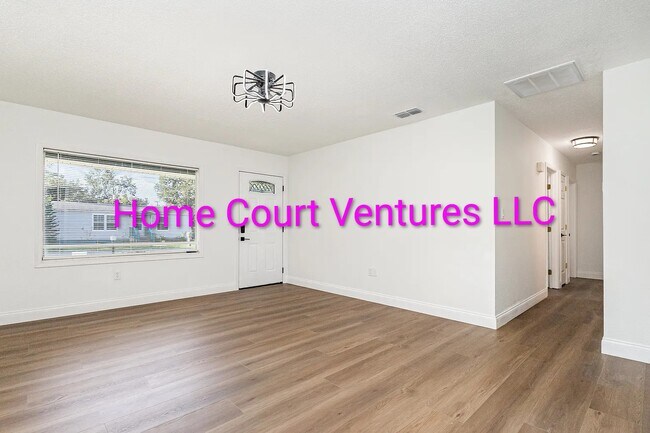 Sala de estar - 639 W Williams St