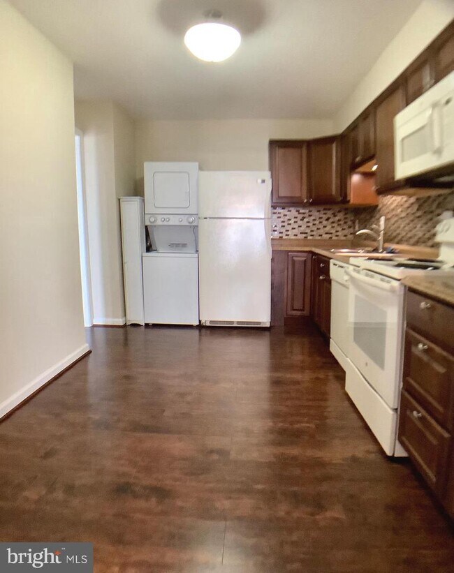 Building Photo - 5903 Mt Eagle Dr