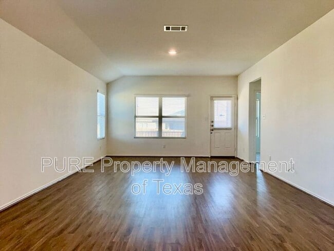 Building Photo - 101 COSMOS LN