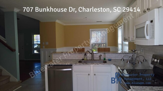 Building Photo - 707 Bunkhouse Dr