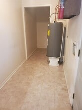 Building Photo - 204 Banyan Dr