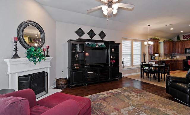 Building Photo - 10137 Sanden Dr