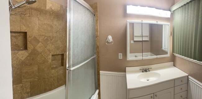 Building Photo - 1427 Boyden Ave
