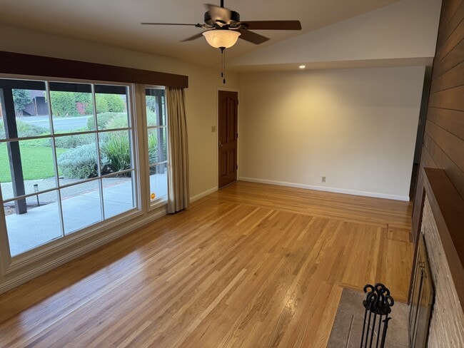 Building Photo - 2150 Vineyard Rd