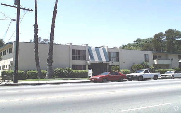 Building Photo - 14814 Vanowen St