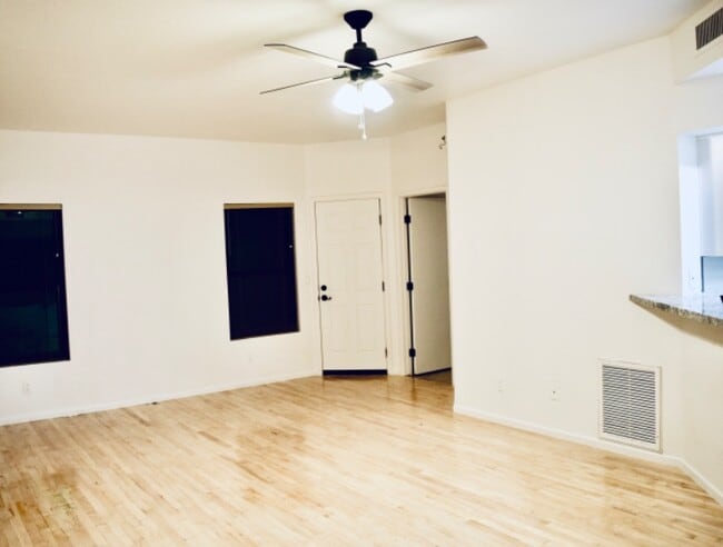 Building Photo - 5589 N Mica Mountain Dr