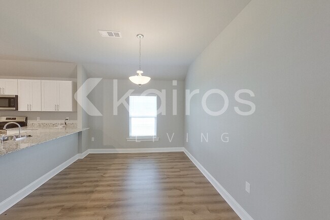 Foto del edificio - 22850 Monterey Ave